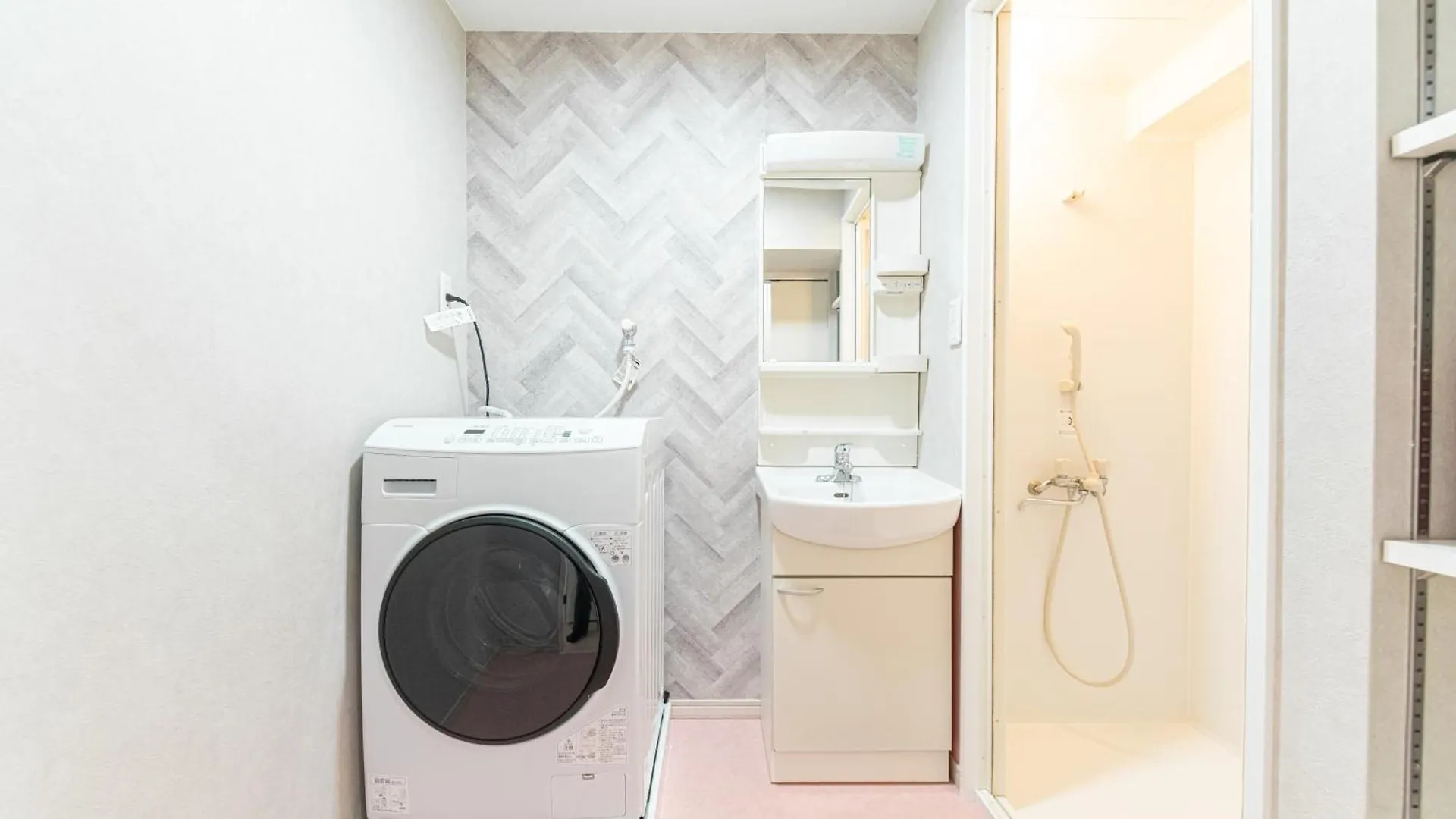 Apartment G72新宿最中心 两室一厅 新宿三丁目车站4分 2 Rooms Shinjuku Center 4 Mins To St Max 7P 直达新宿 涉谷 表参道 池袋 上野 代代木 银座 原宿 品川 Tokyo Japan